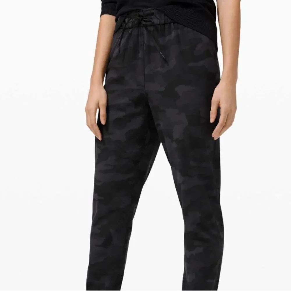 LULULEMON Stretch High-Rise Jogger Full Length Black 365 Camo Deep Coal Multi 2